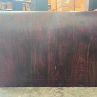Tavolino Basso in Legno Massello dal Design Curvo