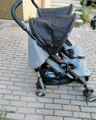Passeggino fratellare
