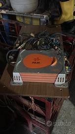Amplificatore stereo auto