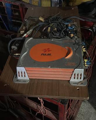 Amplificatore stereo auto
