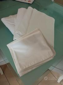 Lotto di lenzuola bianche