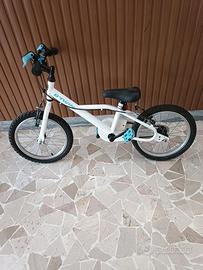 Bicicletta B-twin misura 16 bianca e celeste