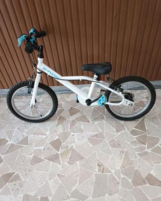 Bicicletta B-twin misura 16 bianca e celeste