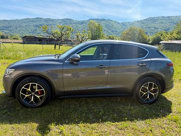 Alfa stelvio 2.2 turbo disel 210 cv Q4 excutive