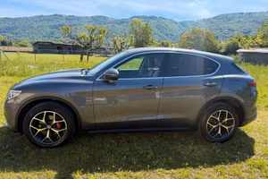 Alfa stelvio 2.2 turbo disel 210 cv Q4 excutive