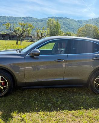 Alfa stelvio 2.2 turbo disel 210 cv Q4 excutive