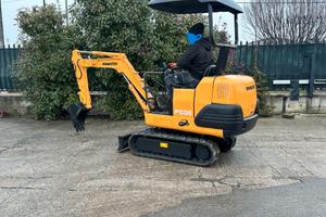 E219 Escavatore Komatsu 15 q PC05