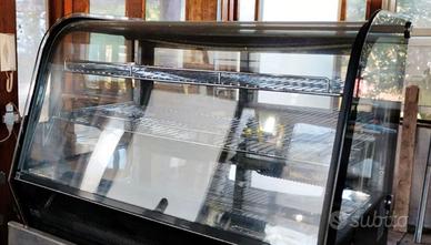 VETRINA FREDDA + CUCINA 2 FUOCHI