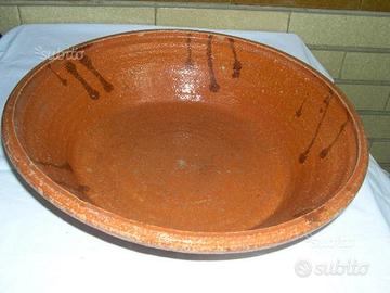 Antico piatto in terracotta e alzata portafrutta