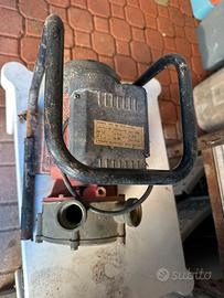 Motorino tira acqua