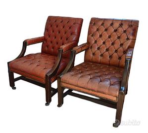 2 poltrone stile Chesterfield pelle capitonné
