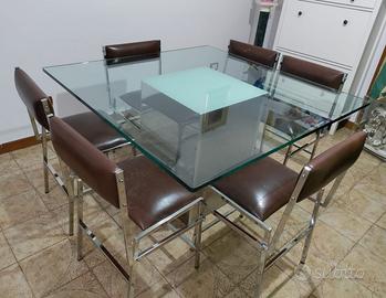 TAVOLO CON SEDIE A NAPOLI QUARTIERE FLEGREO