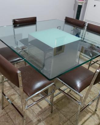 TAVOLO CON SEDIE A NAPOLI QUARTIERE FLEGREO