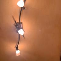 lampadario a tre luci orientabili