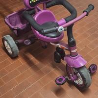 Triciclo con maniglione