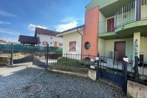 PORZIONE DI BIFAMILIARE A CUCEGLIO