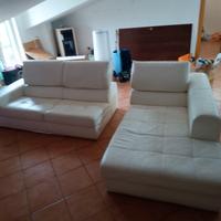 Divano di pelle con chaise longue della Max Divani