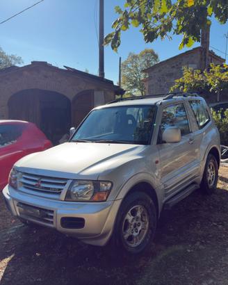 Pajero 3.2 16v DI-D 3p GLX.