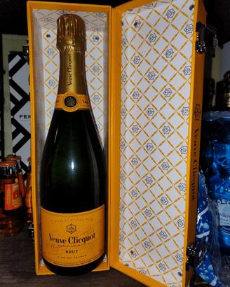 veuve clicquot champagne con borsa da viaggio 