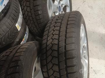 gomme quattro stagioni su cerchi ford