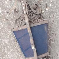 antica lanterna in ferro e vetro