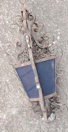 antica lanterna in ferro e vetro