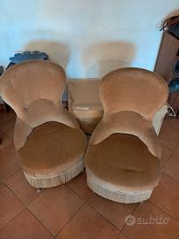 Poltroncine in tessuto.