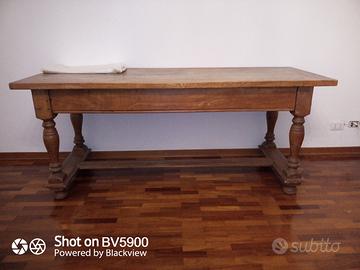 Tavolo francese 800 in noce con intarsio e cassert