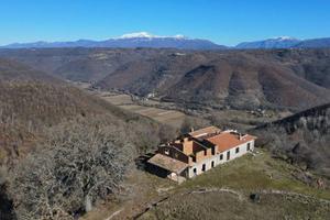 Rustico / Casale di 415 m² con più di 5 locali a R