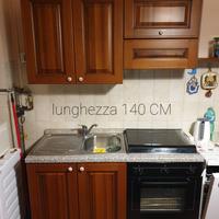 Cucina in legno, tavolo e 4 sedie