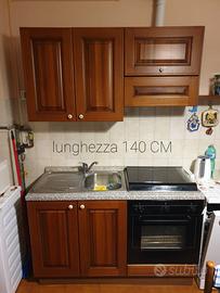 Cucina in legno, tavolo e 4 sedie