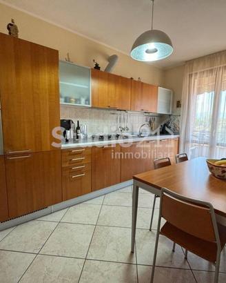 Appartamento di 130 m² con 5 locali e box auto dop
