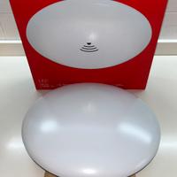 Plafoniera a LED con sensore di movimento.