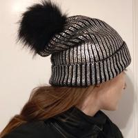Cappello con pon pon