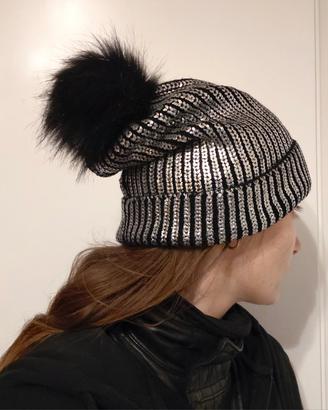 Cappello con pon pon