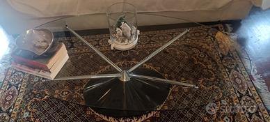 Tavolo da pranzo, sedie e tavolino da divano