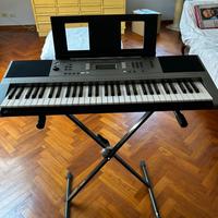 Tastiera Yamaha come nuova con piedistallo e leggi