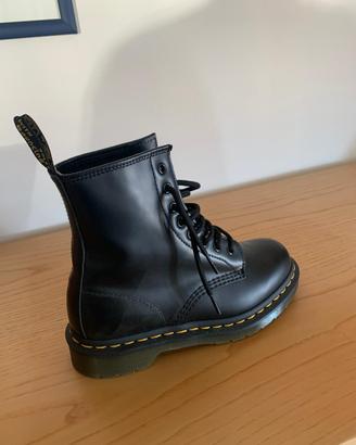 Dr. Martens 37