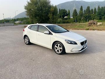 Volvo V40 anno 2018 P E R F E T T A