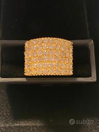 Anello in oro con diamanti
