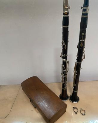 Due clarinetti da restaurare con una custodia