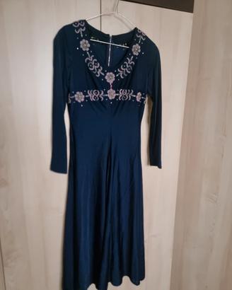 Abito Lungo Elegante - Ricamato e Cucito a Mano