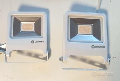 fari a led per esterno con sensore e non