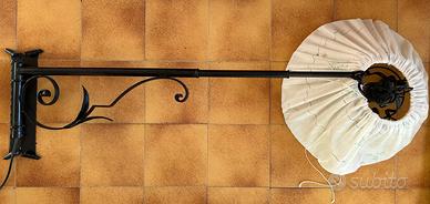 Lampada da parete in ferro battuto