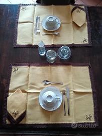 Set tovaglie da tavola in cotone e ricamo