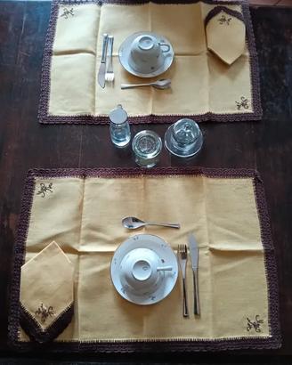 Set tovaglie da tavola in cotone e ricamo