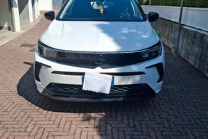 Opel grandland GSE phev plug in ibrido 
