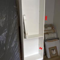 Svuoto garage. Mobili/scaffali