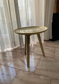 Tavolinetto in legno dipinto