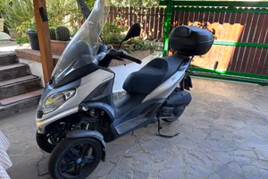 Piaggio MP 300 HPE